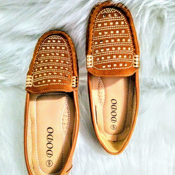 (NEW)! Flat Camel Gold Studded Loafers! - Picture 4 of 8